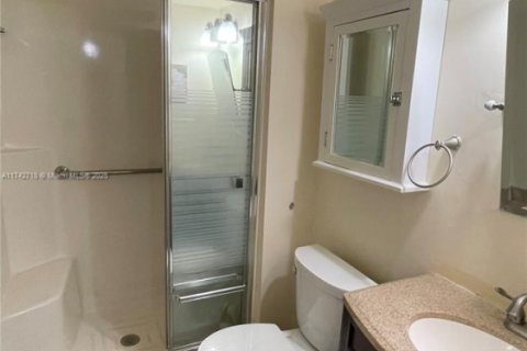 Condo in West Palm Beach, Florida, 2 bedrooms  № 1865367 - photo 21