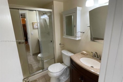 Condo in West Palm Beach, Florida, 2 bedrooms  № 1865367 - photo 13