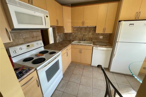Condo in West Palm Beach, Florida, 2 bedrooms  № 1865367 - photo 6