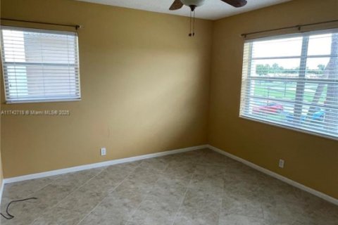 Condo in West Palm Beach, Florida, 2 bedrooms  № 1865367 - photo 19