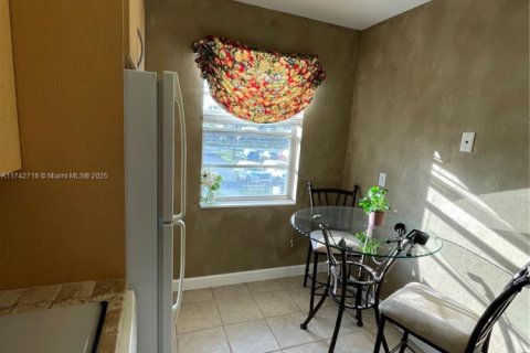 Condo in West Palm Beach, Florida, 2 bedrooms  № 1865367 - photo 8