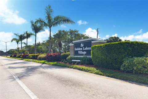 Condo in West Palm Beach, Florida, 2 bedrooms  № 1865367 - photo 1