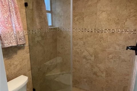 Condo in West Palm Beach, Florida, 2 bedrooms  № 1865367 - photo 17