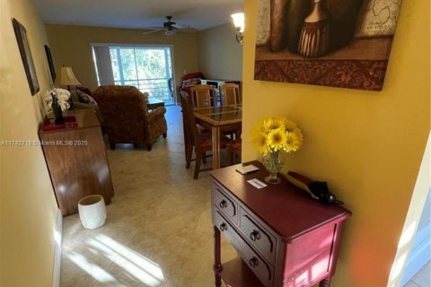 Condo in West Palm Beach, Florida, 2 bedrooms  № 1865367 - photo 5