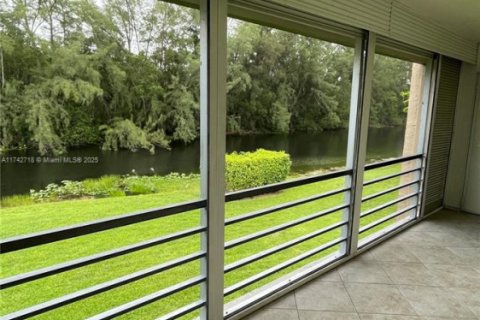 Condo in West Palm Beach, Florida, 2 bedrooms  № 1865367 - photo 23