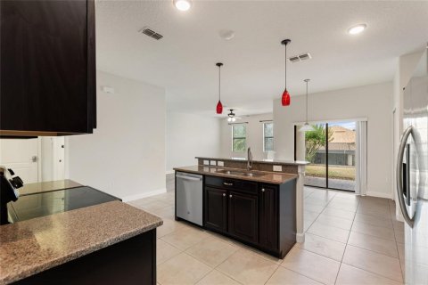 Casa en venta en Davenport, Florida, 5 dormitorios, 301.1 m2 № 2110380 - foto 8