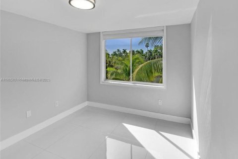 Condo in Miami, Florida, 2 bedrooms  № 1973464 - photo 8