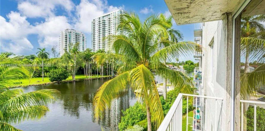 Condo in Miami, Florida, 2 bedrooms  № 1973464