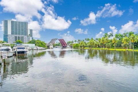 Condo in Miami, Florida, 2 bedrooms  № 1973464 - photo 20