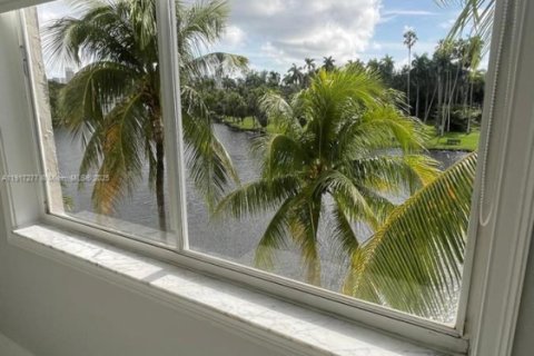 Condo in Miami, Florida, 2 bedrooms  № 1973464 - photo 6