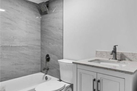 Condo in Miami, Florida, 2 bedrooms  № 1973464 - photo 7