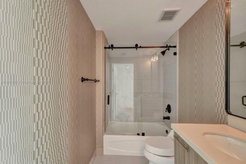 Condominio en alquiler en Miami Beach, Florida, 3 dormitorios, 114.27 m2 № 1939756 - foto 26