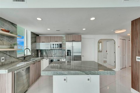 Condominio en alquiler en Miami Beach, Florida, 3 dormitorios, 114.27 m2 № 1939756 - foto 14