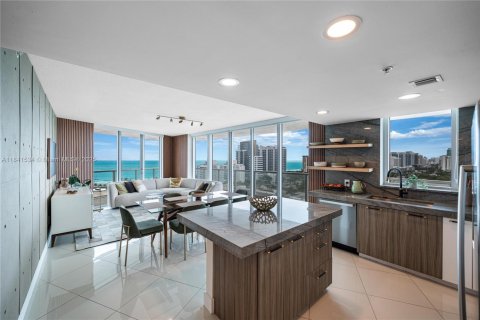 Condominio en alquiler en Miami Beach, Florida, 3 dormitorios, 114.27 m2 № 1939756 - foto 4