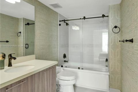 Condominio en alquiler en Miami Beach, Florida, 3 dormitorios, 114.27 m2 № 1939756 - foto 25