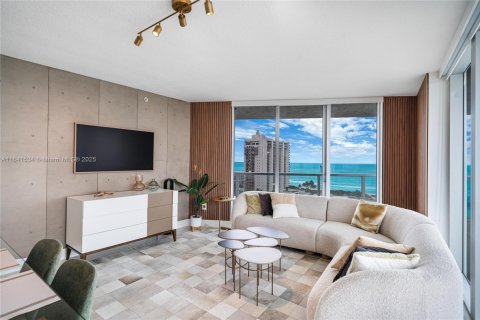 Condominio en alquiler en Miami Beach, Florida, 3 dormitorios, 114.27 m2 № 1939756 - foto 1