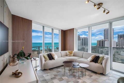 Condominio en alquiler en Miami Beach, Florida, 3 dormitorios, 114.27 m2 № 1939756 - foto 2