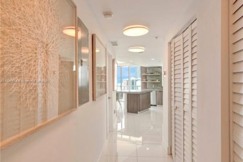 Condominio en alquiler en Miami Beach, Florida, 3 dormitorios, 114.27 m2 № 1939756 - foto 16