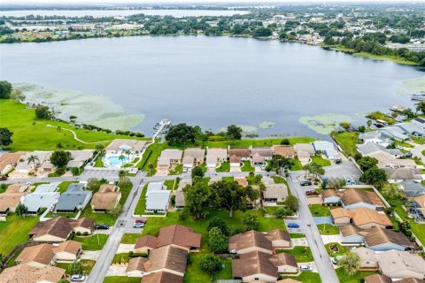 House in Winter Haven, Florida 3 bedrooms, 147.53 sq.m. № 2425963 - photo 5