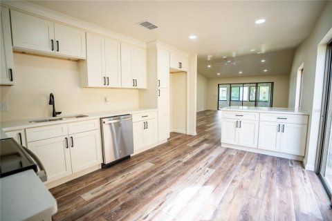 House in Winter Haven, Florida 3 bedrooms, 147.53 sq.m. № 2425963 - photo 8