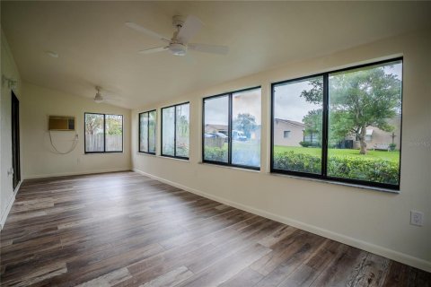 House in Winter Haven, Florida 3 bedrooms, 147.53 sq.m. № 2425963 - photo 18