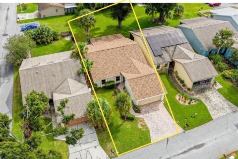 House in Winter Haven, Florida 3 bedrooms, 147.53 sq.m. № 2425963 - photo 22