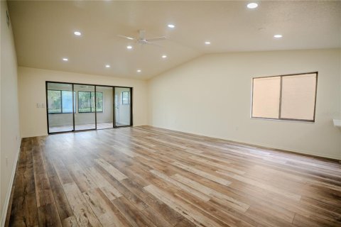 House in Winter Haven, Florida 3 bedrooms, 147.53 sq.m. № 2425963 - photo 11