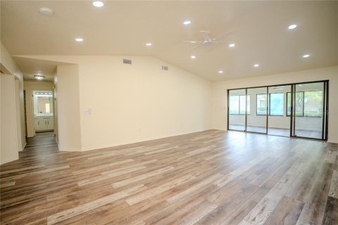 House in Winter Haven, Florida 3 bedrooms, 147.53 sq.m. № 2425963 - photo 10