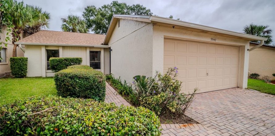 House in Winter Haven, Florida 3 bedrooms, 147.53 sq.m. № 2425963