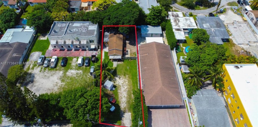 House in Miami, Florida 2 bedrooms, 114.46 sq.m. № 1868033