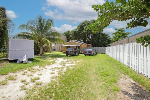 House in Miami, Florida 2 bedrooms, 114.46 sq.m. № 1868033 - photo 8