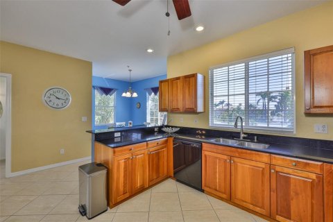 Townhouse in Madeira Beach, Florida 4 bedrooms, 190.91 sq.m. № 1760384 - photo 15