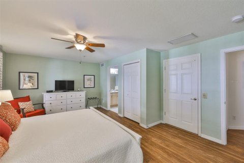 Townhouse in Madeira Beach, Florida 4 bedrooms, 190.91 sq.m. № 1760384 - photo 22