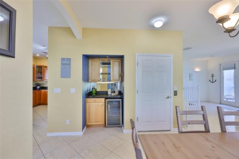 Townhouse in Madeira Beach, Florida 4 bedrooms, 190.91 sq.m. № 1760384 - photo 23