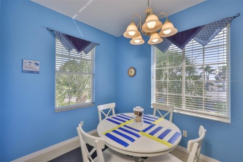 Townhouse in Madeira Beach, Florida 4 bedrooms, 190.91 sq.m. № 1760384 - photo 3
