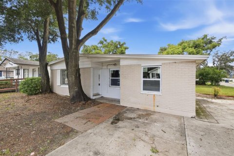 House in Tampa, Florida 5 bedrooms, 156.63 sq.m. № 2235479 - photo 4