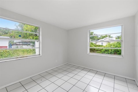 House in Tampa, Florida 5 bedrooms, 156.63 sq.m. № 2235479 - photo 28