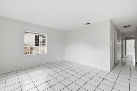 House in Tampa, Florida 5 bedrooms, 156.63 sq.m. № 2235479 - photo 15