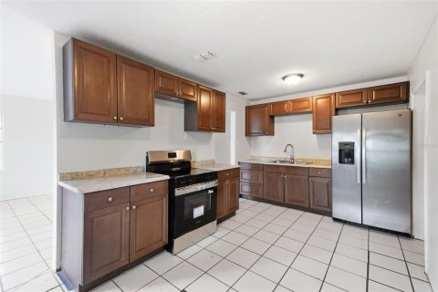 House in Tampa, Florida 5 bedrooms, 156.63 sq.m. № 2235479 - photo 17