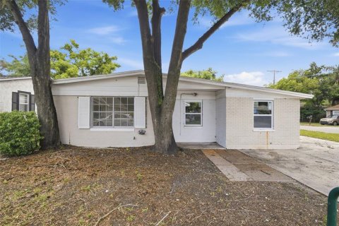 House in Tampa, Florida 5 bedrooms, 156.63 sq.m. № 2235479 - photo 3