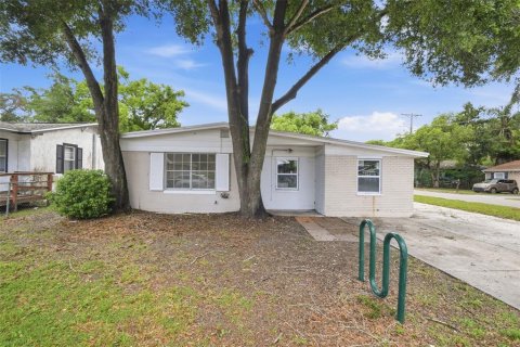 House in Tampa, Florida 5 bedrooms, 156.63 sq.m. № 2235479 - photo 6