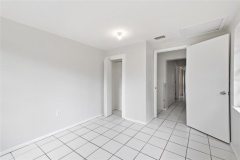 House in Tampa, Florida 5 bedrooms, 156.63 sq.m. № 2235479 - photo 14