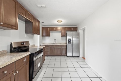 House in Tampa, Florida 5 bedrooms, 156.63 sq.m. № 2235479 - photo 18