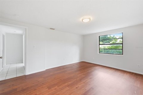 House in Tampa, Florida 5 bedrooms, 156.63 sq.m. № 2235479 - photo 24