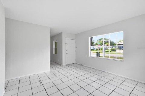 House in Tampa, Florida 5 bedrooms, 156.63 sq.m. № 2235479 - photo 12