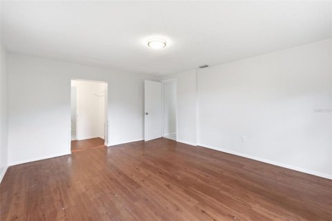 House in Tampa, Florida 5 bedrooms, 156.63 sq.m. № 2235479 - photo 25