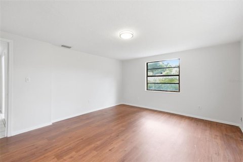 House in Tampa, Florida 5 bedrooms, 156.63 sq.m. № 2235479 - photo 23