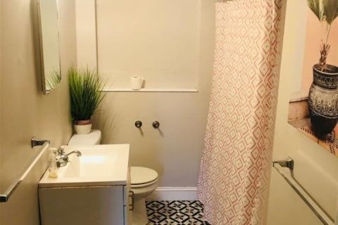 Снять в аренду квартиру в Сент-Питерсберг, Флорида 3 спальни, 51.1м2, № 1526145 - фото 10