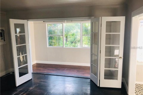 Снять в аренду квартиру в Сент-Питерсберг, Флорида 3 спальни, 51.1м2, № 1526145 - фото 23