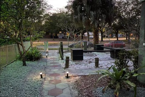 Снять в аренду квартиру в Сент-Питерсберг, Флорида 3 спальни, 51.1м2, № 1526145 - фото 15